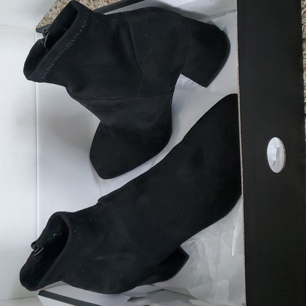 KOHLS Womens boots size 6M